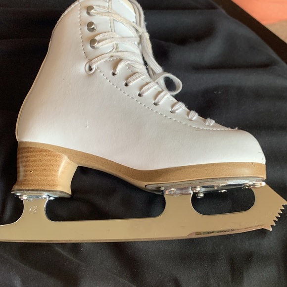 Jackson Elle figure skates 13W with mirage blades - Picture 6 of 7